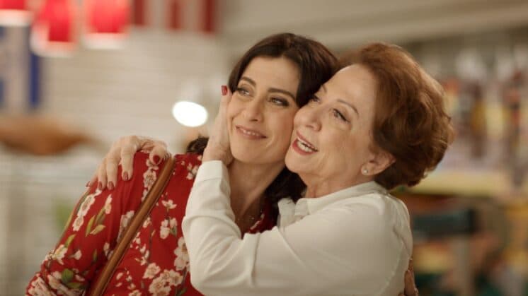 Filha de Fernanda Montenegro, Fernanda Torres fala sobre beijo gay em "Babilônia"