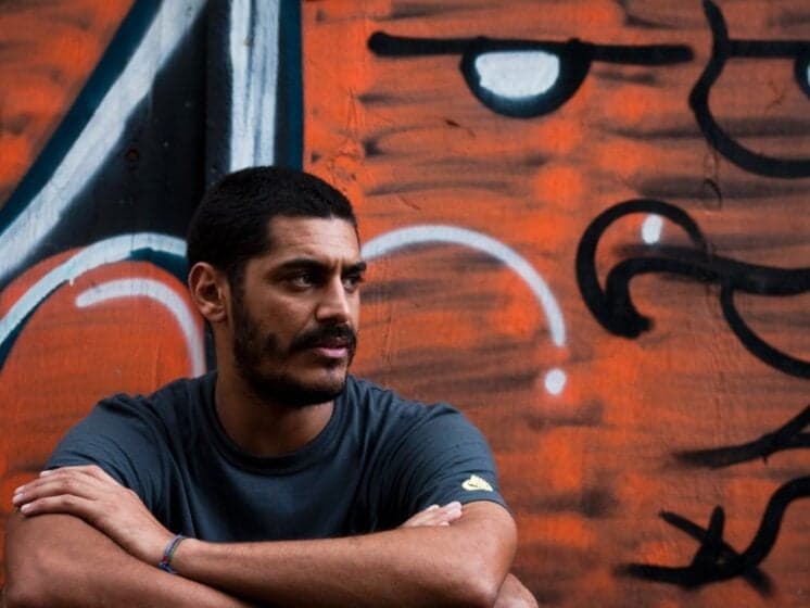 Rapper Criolo tem equipamento roubado e pede ajuda em rede social
