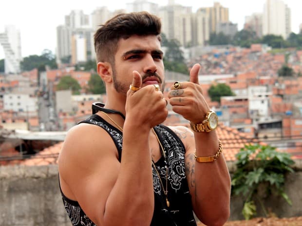 No "Altas Horas", Caio Castro diz que sua referência na vida é a rua