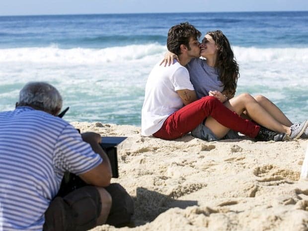 Em clima romântico, Chay Suede e Luisa Arraes gravam cenas para ‘‘Babilônia’’
