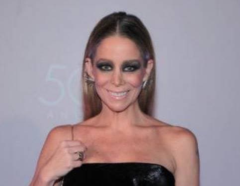Danielle Winits assusta com visual estranho e vira piada na web
