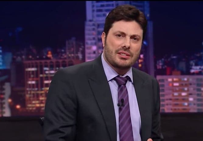 "Tem um exército de fakes que me perseguem, são pessoas do PT", diz Danilo Gentili