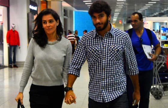 Namorado de Deborah Secco nega influência da atriz na carreira de ator