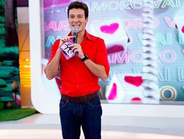 Rodrigo Faro traz "Vai Dar Namoro" de volta e estreia quadro novo neste domingo