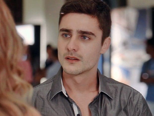 "Alto Astral": Kitty dá golpe em Gustavo e foge do país