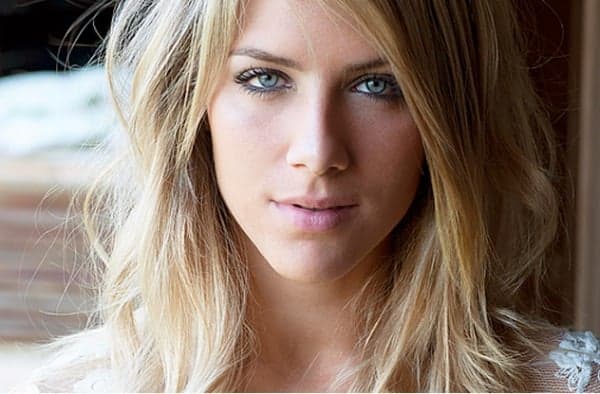 Giovanna Ewbank posa nua nas redes sociais e surpreende internautas