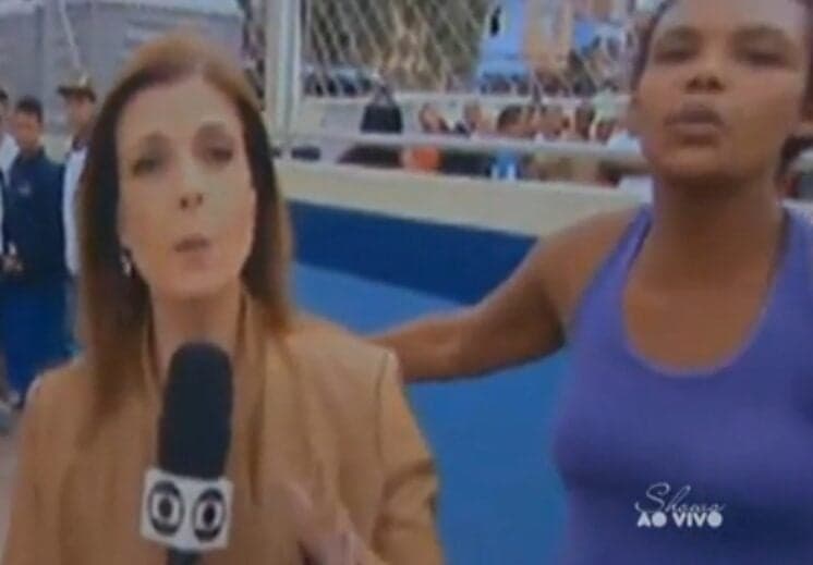Vídeo da Hora: Mulher invade link ao vivo do "SPTV" e acusa Dilma