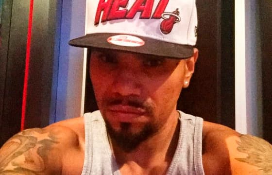 Hackeado, perfil de Naldo no Facebook manda cantadas para Gracyanne Barbosa
