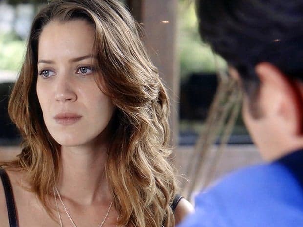 "Alto Astral": Marcos se dispõe a ajudar Laura a encontrar sua mãe