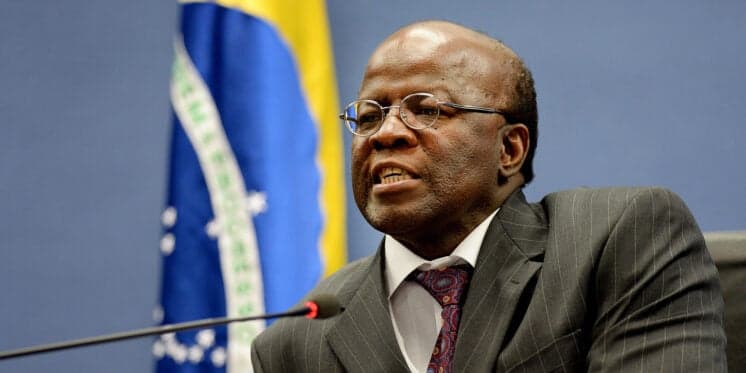 Ex-presidente do STF, Joaquim Barbosa critica emissoras e elogia Globo