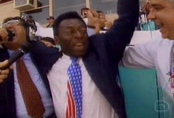 "Momento ridículo", diz Galvão Bueno sobre comemoração do tetra em 1994