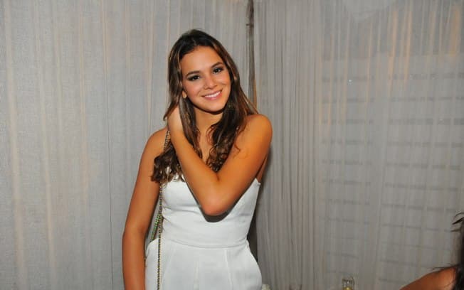 Bruna Marquezine posta foto com legenda enigmática; seguidores falam em volta com Neymar