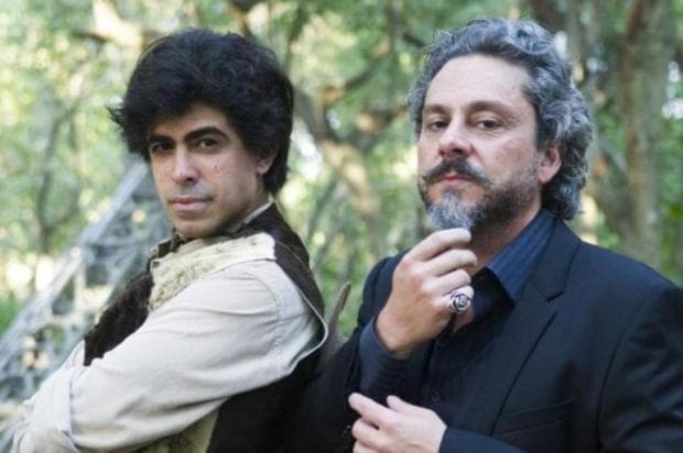 Alexandre Nero revive Comendador em episódio especial do "Tá no Ar"