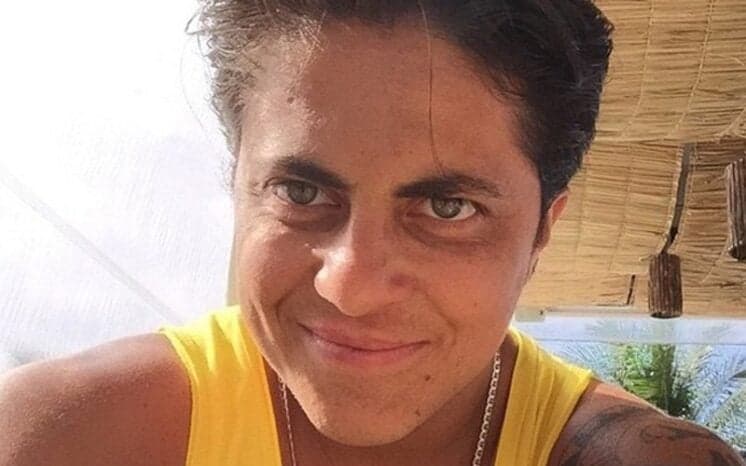 Thammy Miranda publica foto antiga ao lado do apresentador Bolinha; confira!