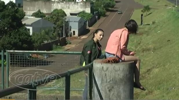 Equipe de reportagem convence mulher a não cometer suicídio no Paraná; confira!