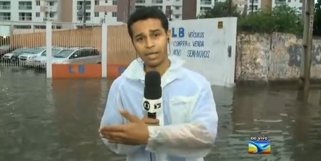 Repórter de afiliada da Globo leva banho ao vivo durante telejornal; assista