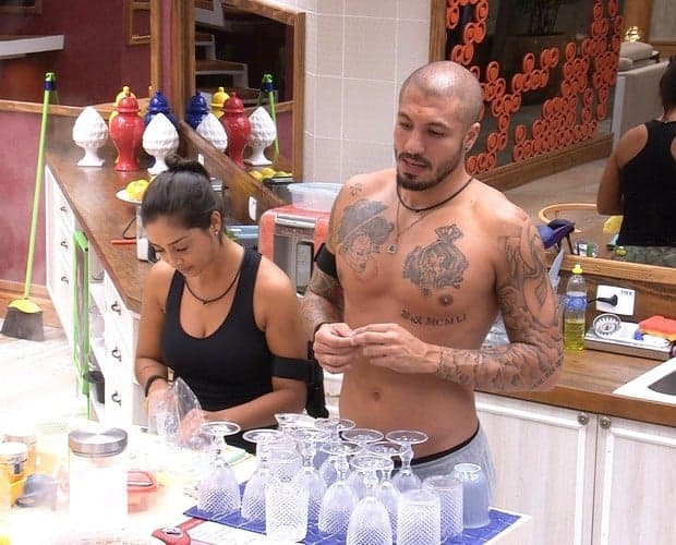 "BBB15": Estrategicamente, Fernando se aproxima de Cézar e declara: "A gente nunca foi tão próximo como agora"
