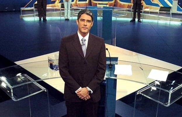 Colocando a vida em risco, William Bonner relata ocorrido após fortes chuvas no Rio de Janeiro