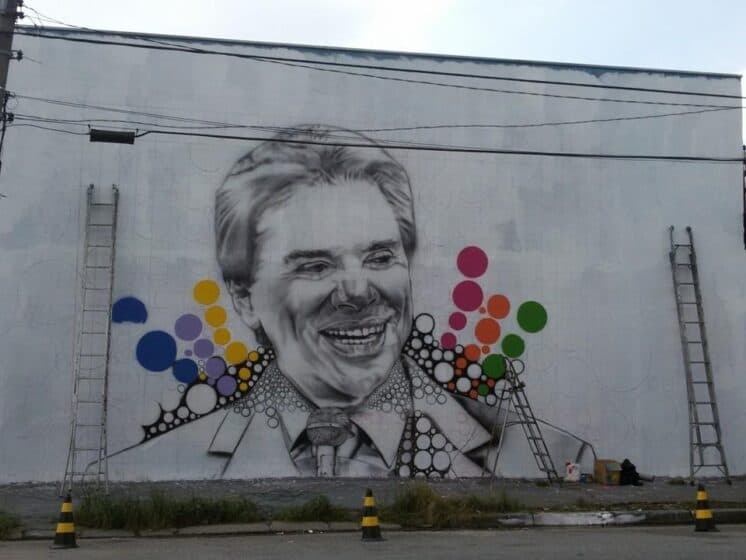 Artista homenageia Silvio Santos em mural em São Paulo