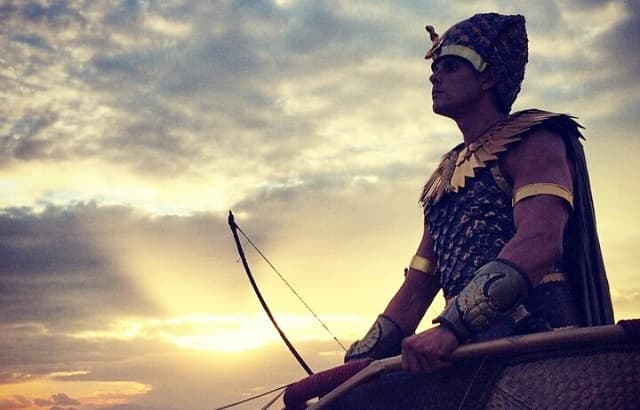Confira as primeiras imagens da abertura do Mar Vermelho em "Os Dez Mandamentos"