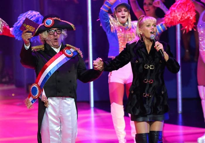 Xuxa volta aos anos 80 e participa de musical do Chacrinha