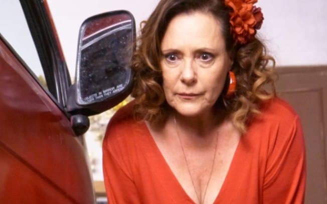 Elizabeth Savala pede reprise da novela "A Padroeira" na Globo