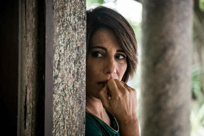 "Babilônia": Regina desconfia ao receber arma: 'Só pode ter sido a Inês'; confira o resumo do capítulo desta sexta-feira (29)