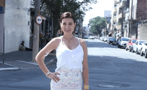 Apresentador da Record discute com Andressa Urach e faz ela chorar ao vivo; assista!