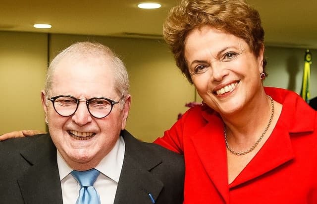 Jô Soares sofre críticas por apoio a Dilma Rousseff, que teme protestos na Globo