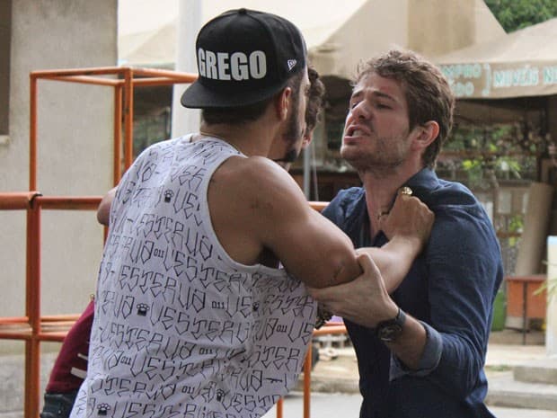 "I Love Paraisópolis": Grego e Benjamin brigam no meio da rua