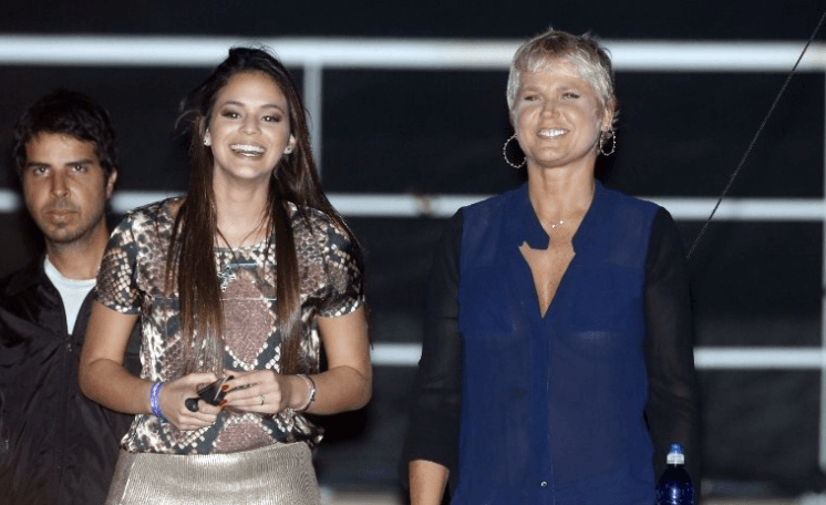 Bruna Marquezine paga mico em publicação de Xuxa nas redes sociais