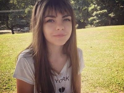 Pai de atriz de "Carrossel" que sumiu, confirma "Ela está em casa"