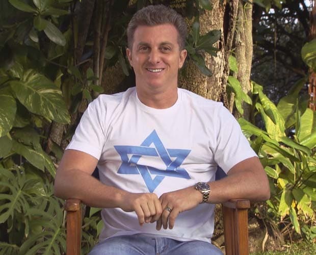 Luciano Huck comemora aniversário em festa com famosos; Confira