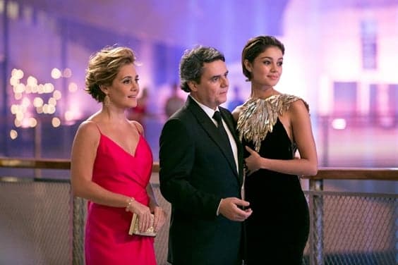 "Babilônia": Evandro apresenta Alice como sua namorada, e Beatriz arma vingança