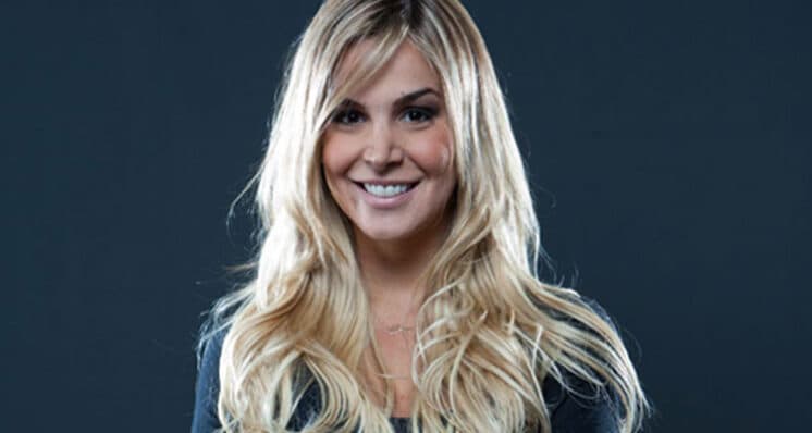 Confira o novo visual de Robertha Portella para a novela "Escrava Mãe"