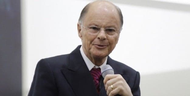 Para ampliar domínio, Edir Macedo negocia TV por 300 milhões
