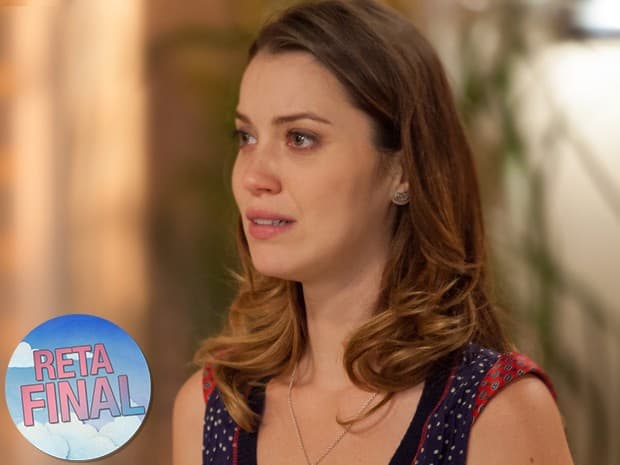 Emocionada, Laura se encontra e abraça sua mãe biológica na reta final de "Alto Astral"
