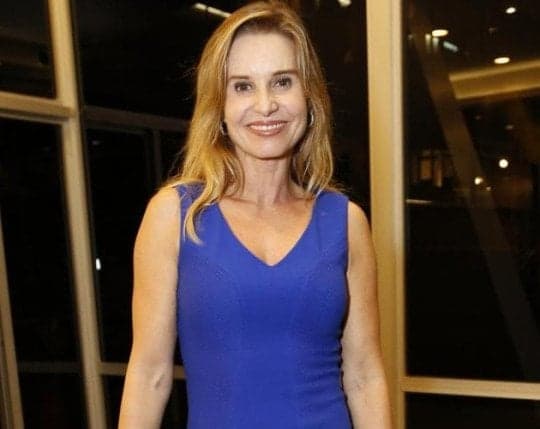 Paula Burlamaqui posta momento íntimo com rapaz na cama e entrega romance