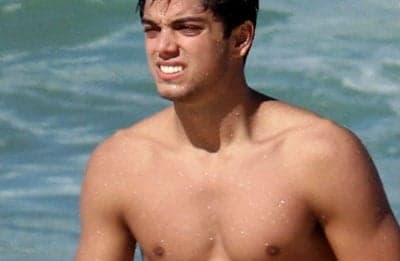 Rodrigo Simas completa 24 anos e pede mais "amor ao próximo"