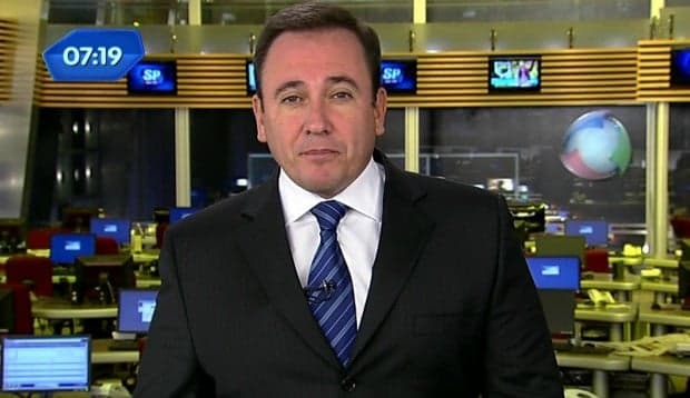 Record trata como urgência mudança de apresentadores de telejornais