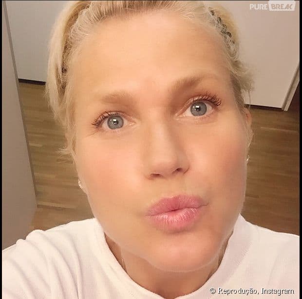 Após críticas, Xuxa posta foto inusitada, surpreende fãs e vira piada na web