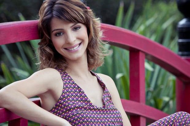 Atriz defende beijo lésbico na próxima novela das nove, "A Regra do Jogo"