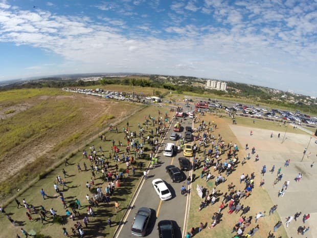 Cortejo de Cristiano Araújo reúne multidão em Goiânia; veja fotos