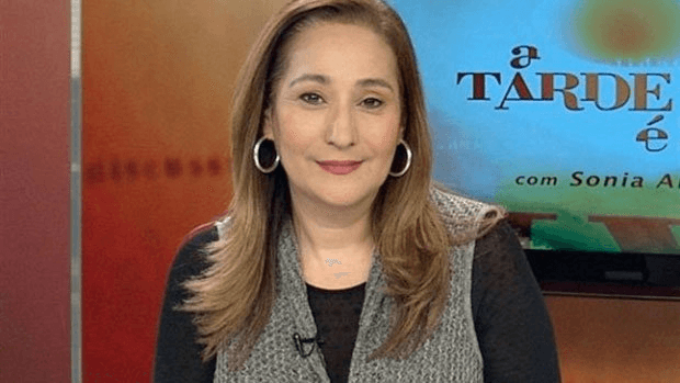 Sônia Abrão comemora 10 anos de programa