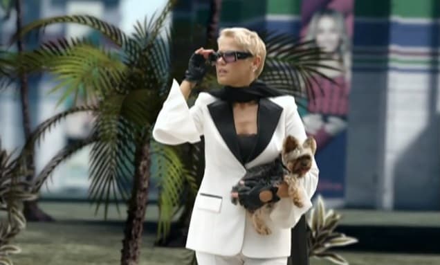 Record prevê demitir 400 para pagar custos do programa da Xuxa