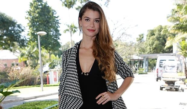 Alinne Moraes retorna às gravações de "Além do Tempo"