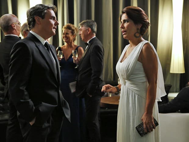 "Babilônia": Evandro humilha Beatriz em evento