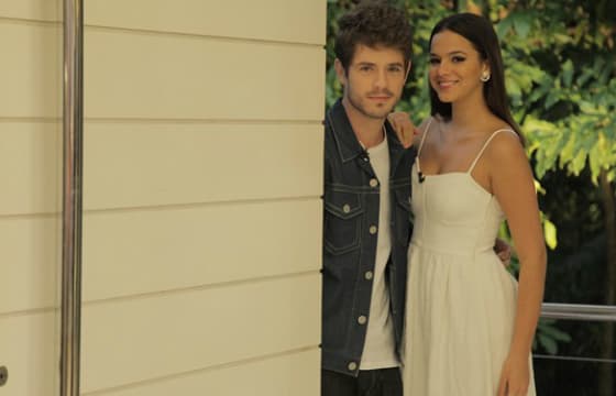 Mãe de Maurício Destri confirma namoro do filho com Bruna Marquezine
