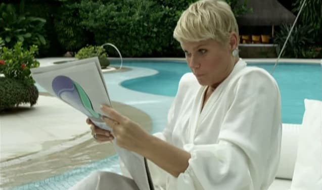 Xuxa vira piada na Globo após aparecer 'desempregada' em chamada da Record