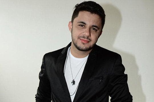 Pai se revolta com a morte de Cristiano Araújo: ‘Será que Deus existe?’
